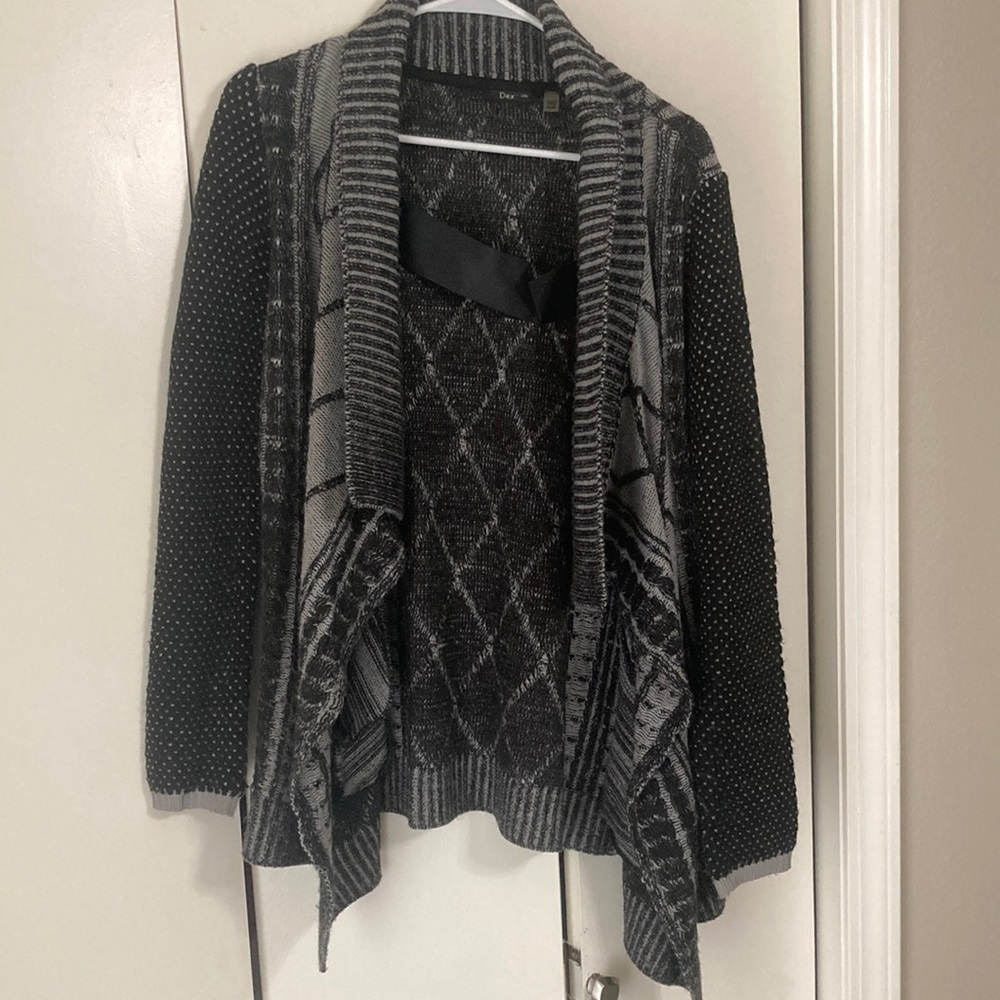 Patterned cardigan by Dex. Very comfortable and pretty thick knitted material.